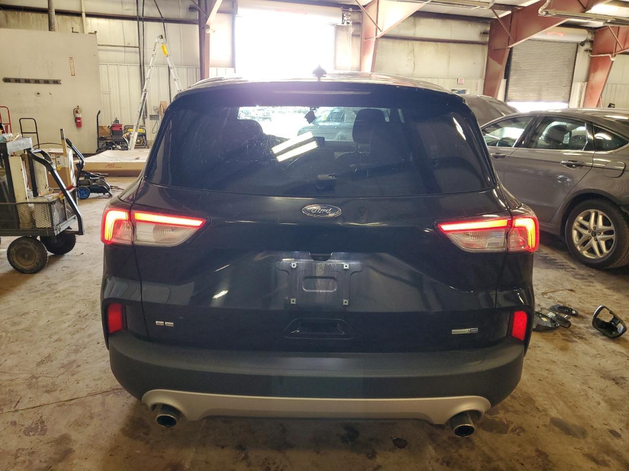 2020 Ford Escape Se - Фото 6