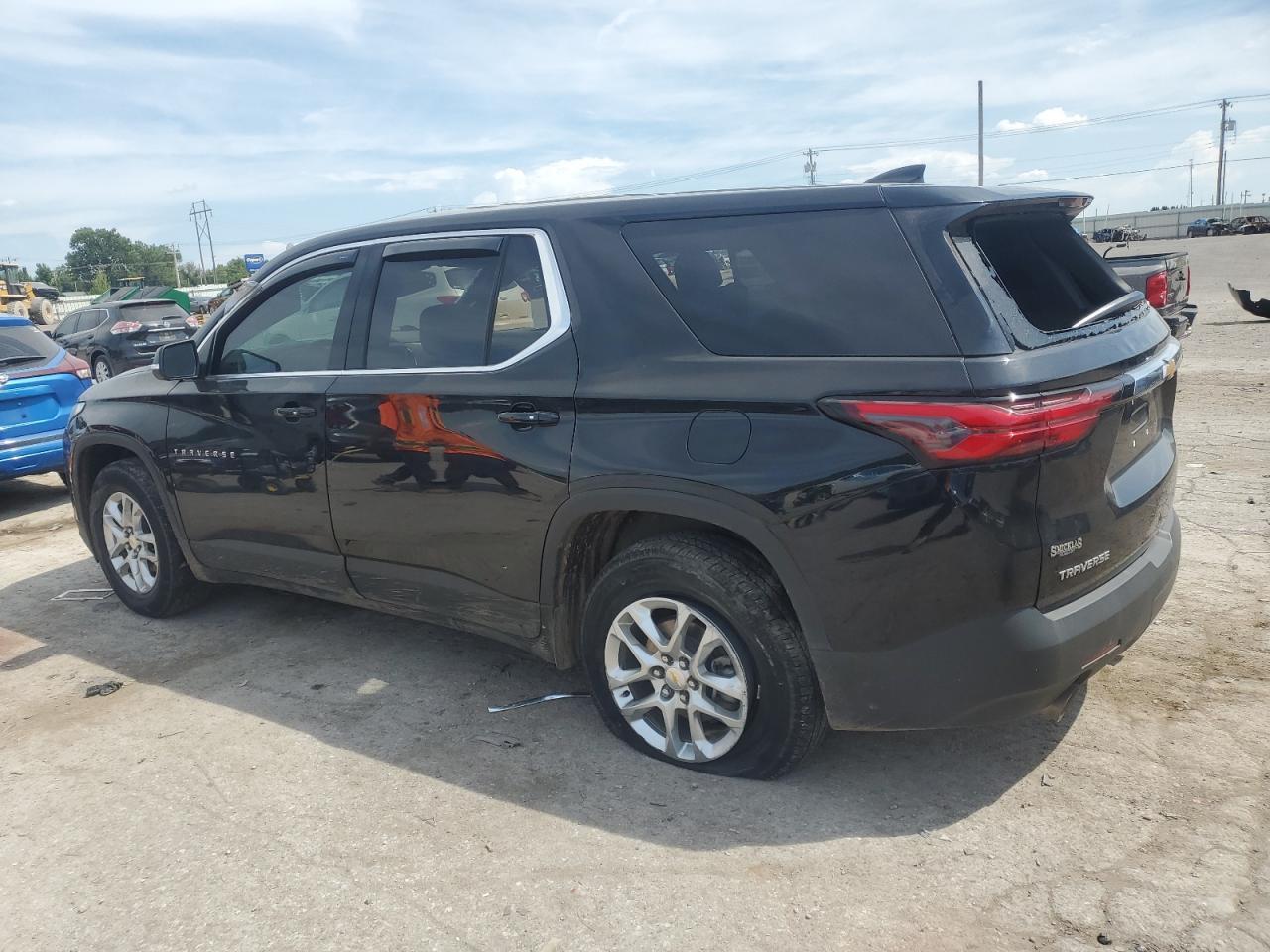 2023 Chevrolet Traverse Ls - Фото 2
