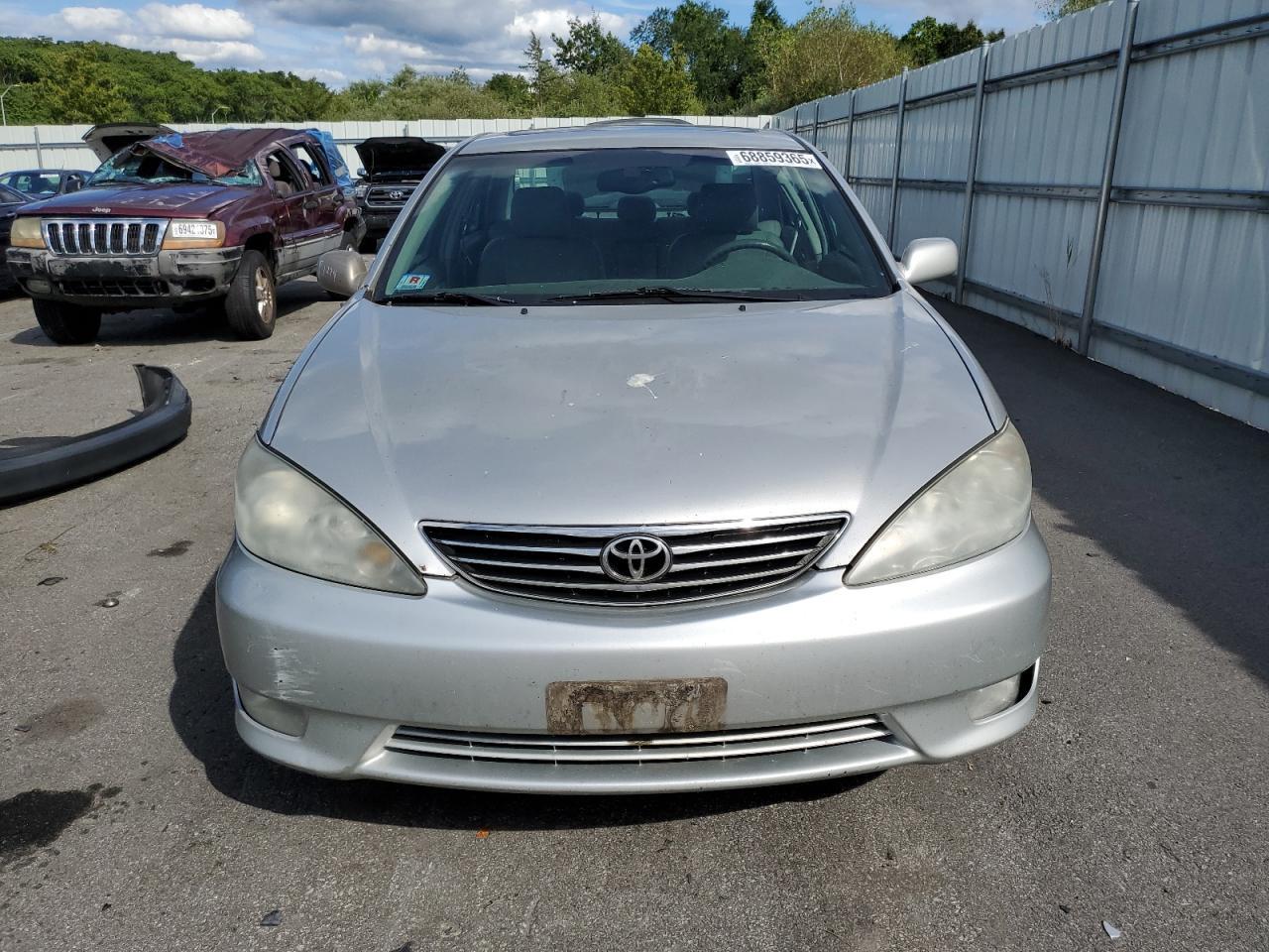 2005 Toyota Camry Le - Image 5