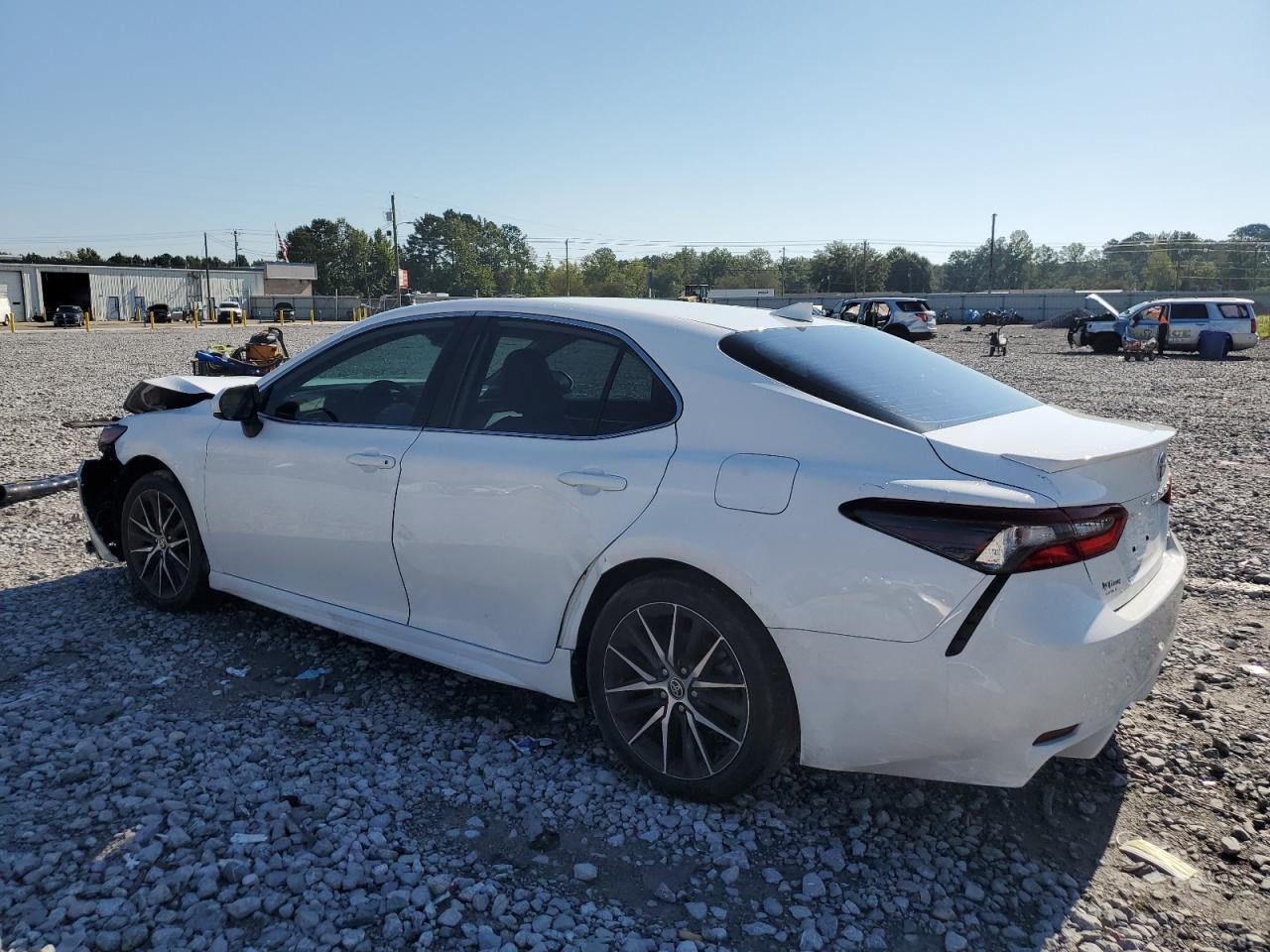 2021 Toyota Camry Se - Фото 2