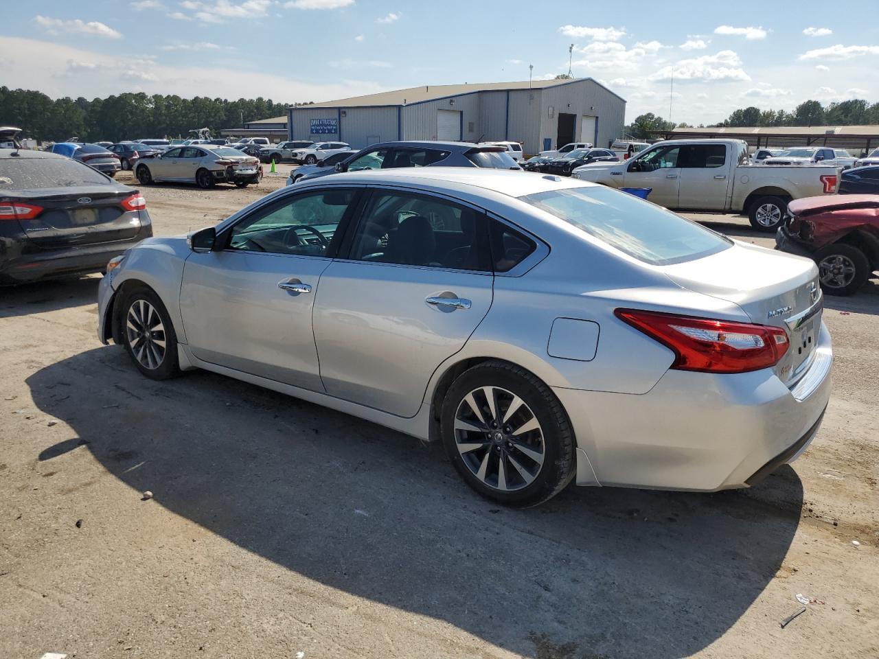2016 Nissan Altima 2.5 - Фото 2