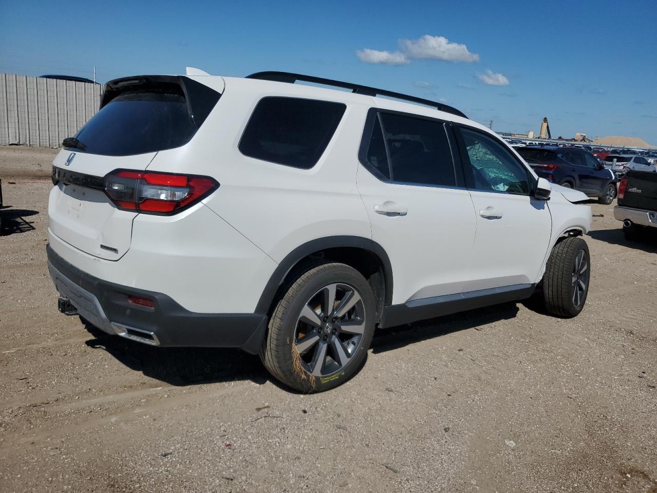 2025 Honda Pilot Touring - Фото 3