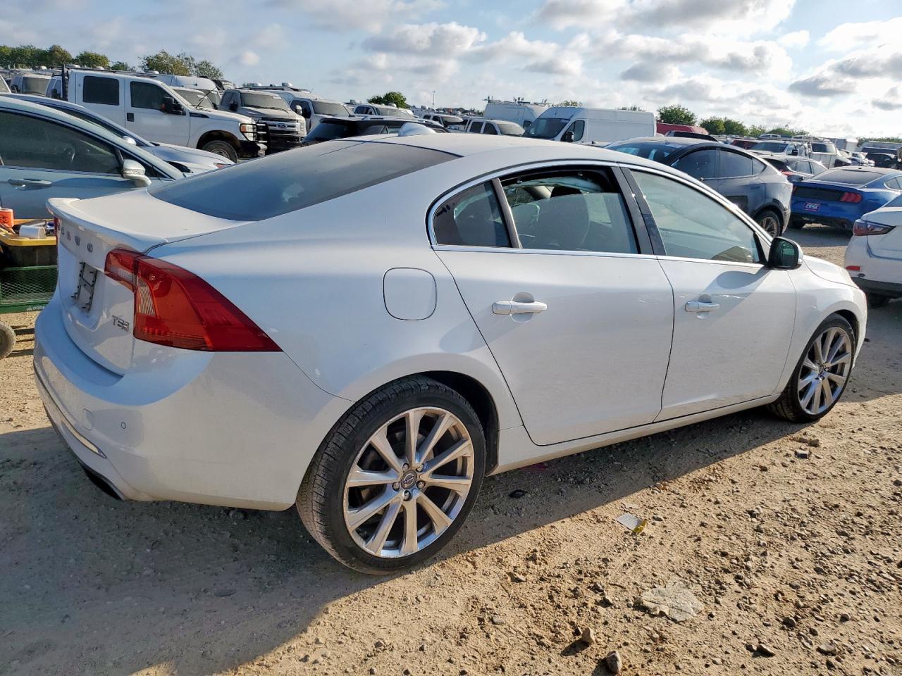2018 Volvo S60 Platinum - Фото 3