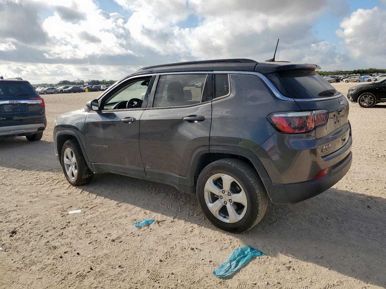 2018 Jeep Compass Latitude - Image 2