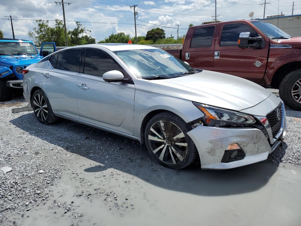 2020 Nissan Altima Platinum - Image 4