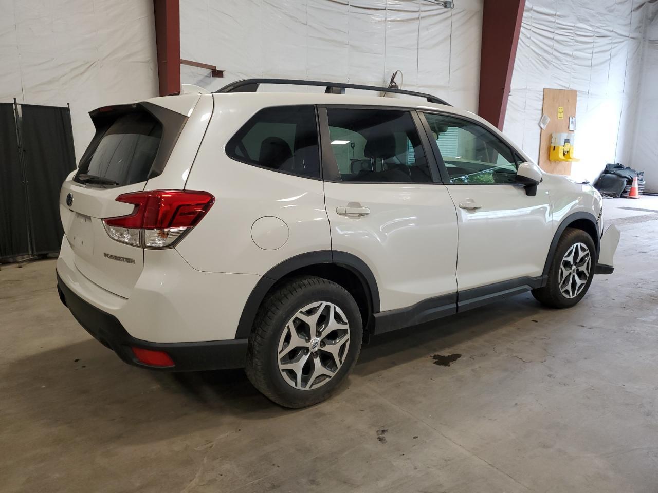 2020 Subaru Forester Premium - Фото 3