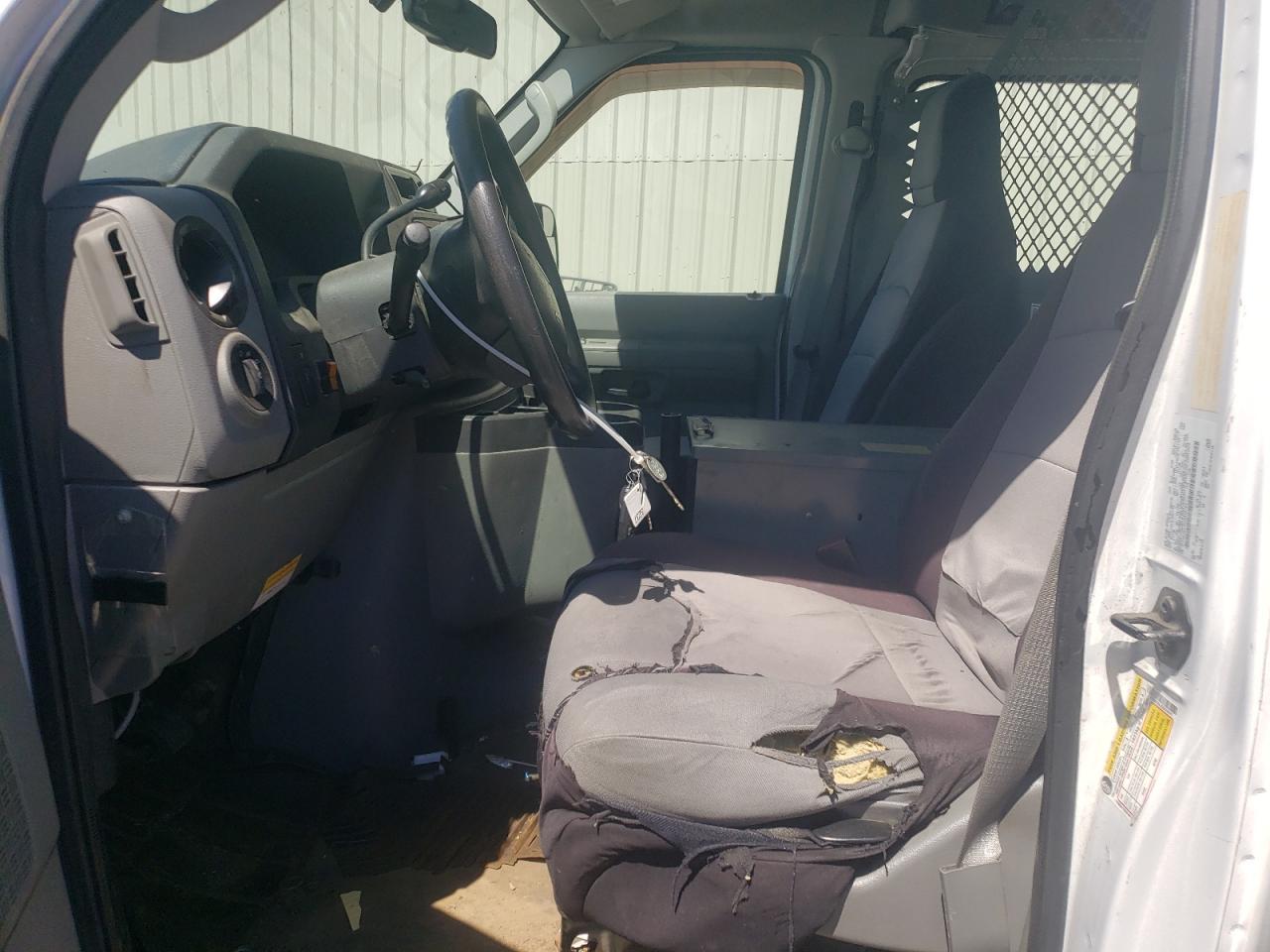 2012 Ford Econoline E250 Van - Фото 7