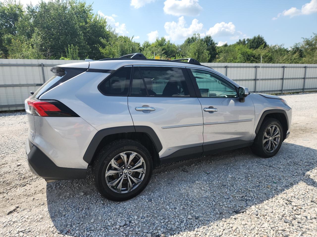 2022 Toyota Rav4 Limited - Фото 3