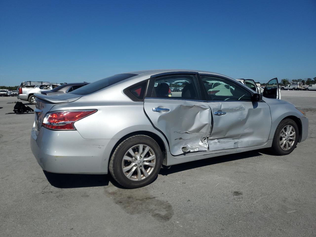 2014 Nissan Altima 2.5 - Image 3