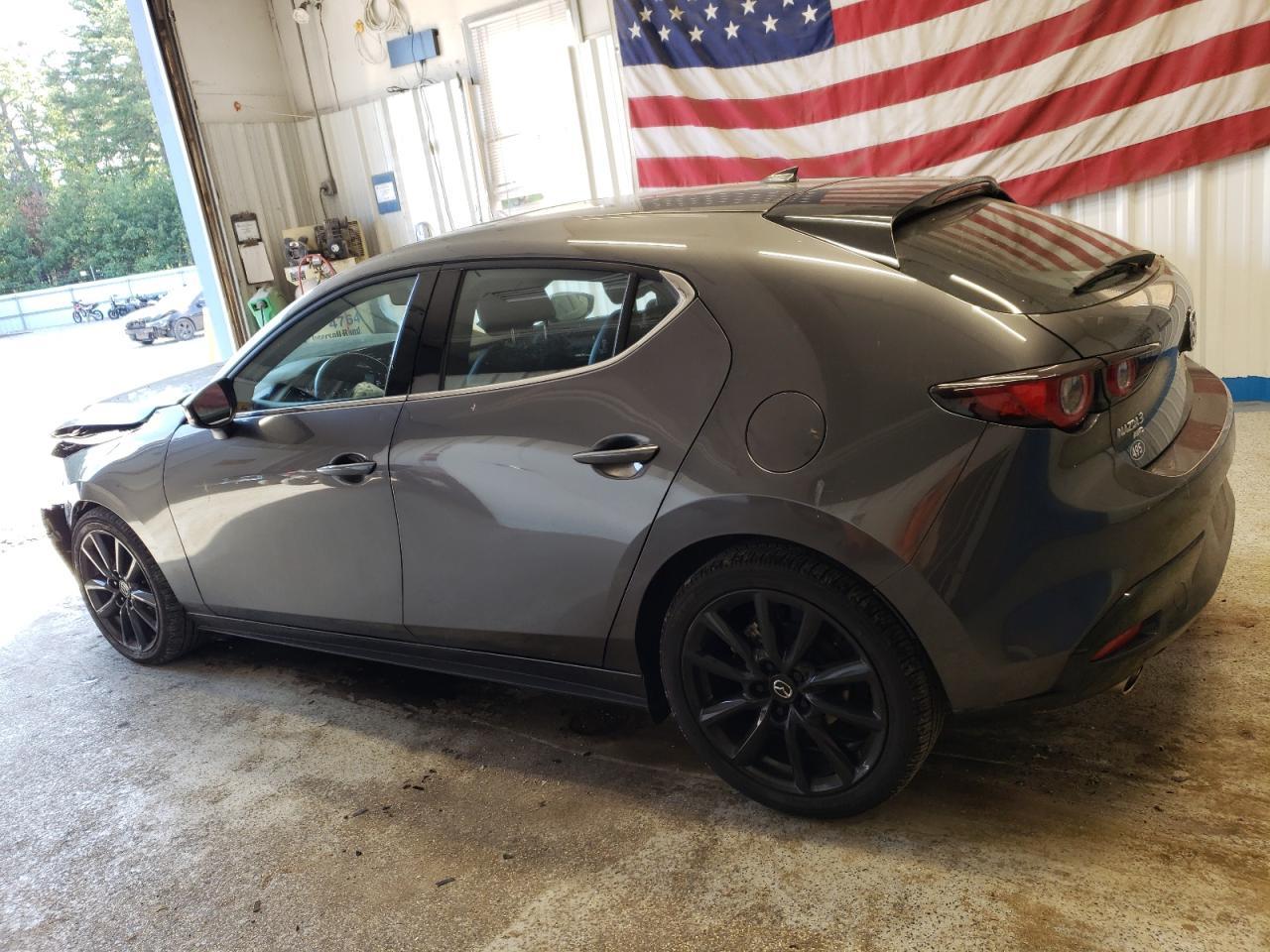 2022 Mazda 3 Premium - Фото 2