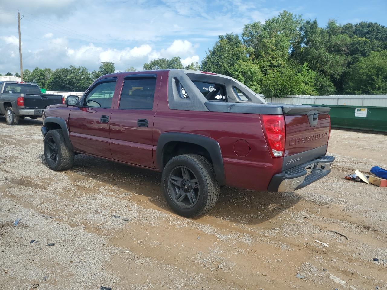 2004 Chevrolet Avalanche K1500 - Image 2