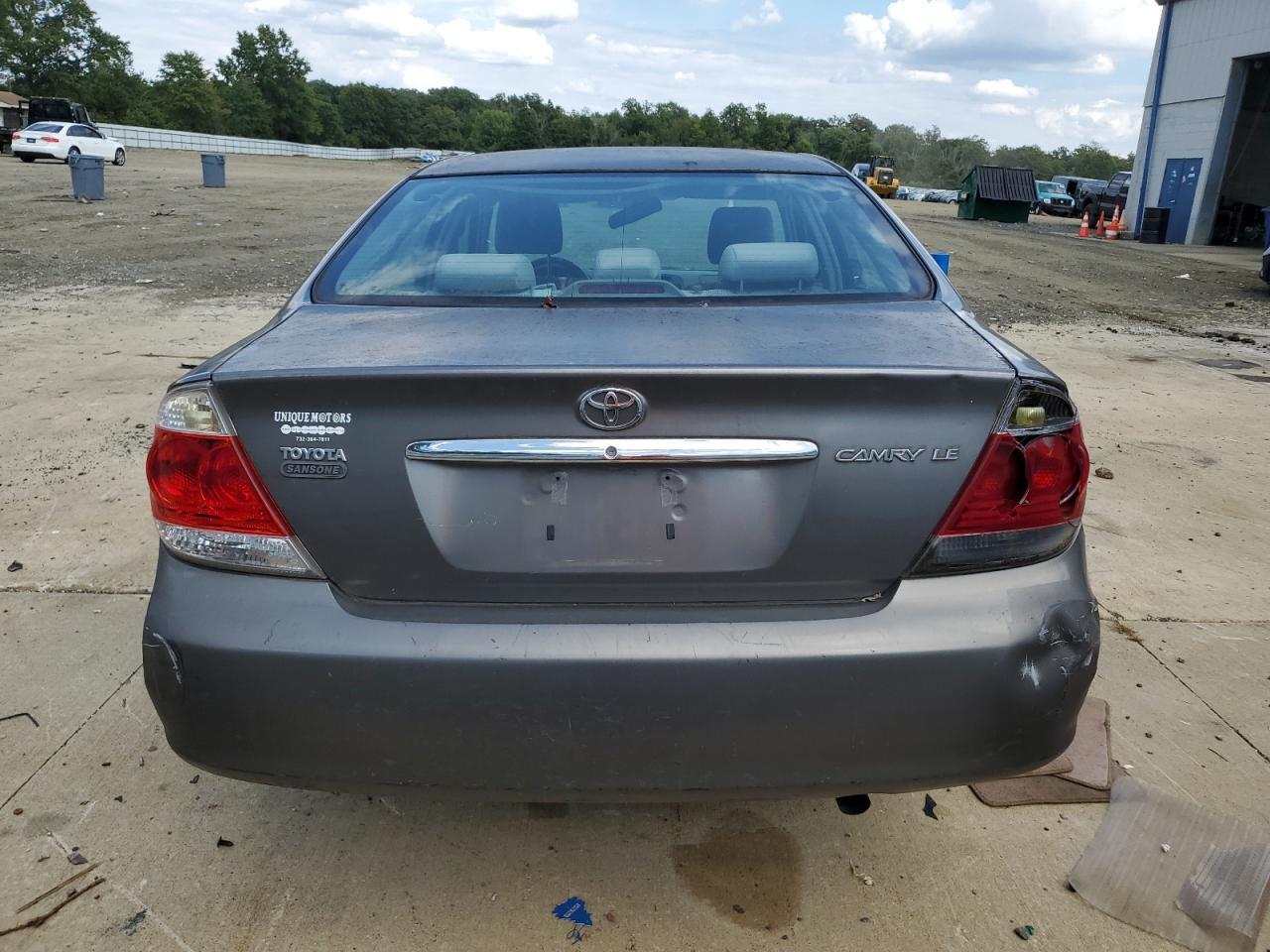 2005 Toyota Camry Le - Image 6