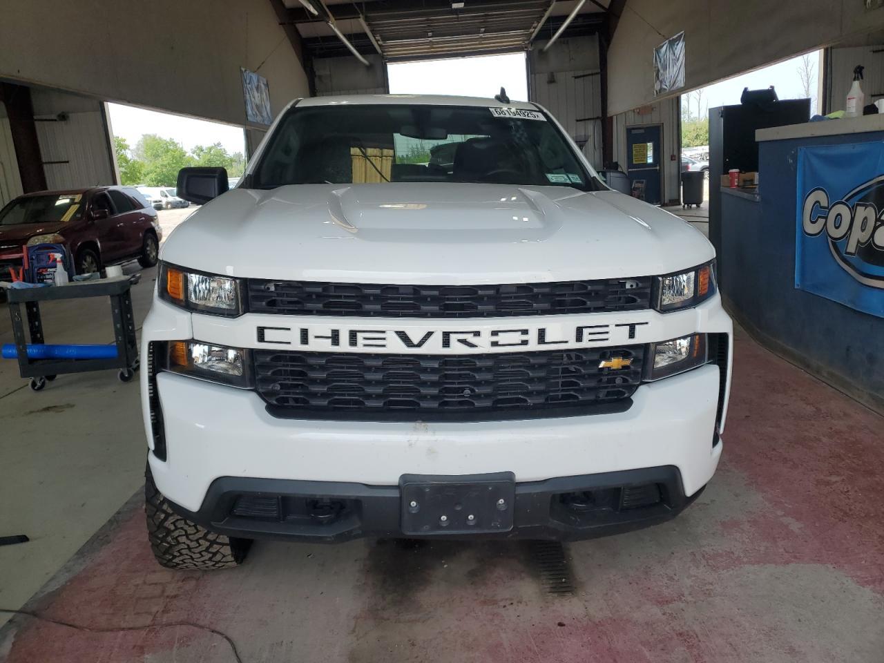 2019 Chevrolet Silverado K1500 Custom - Фото 5