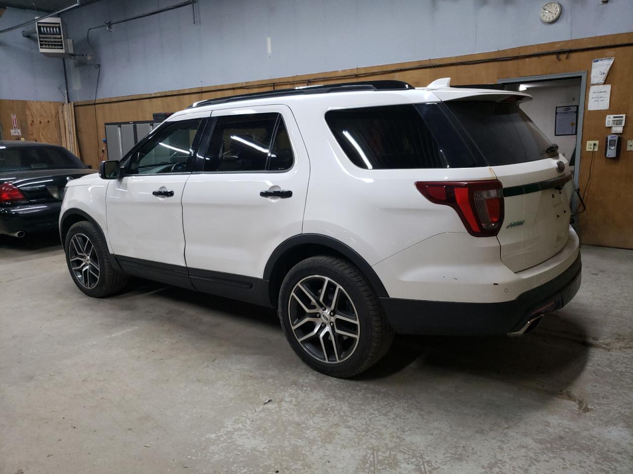 2017 Ford Explorer Sport - Фото 2