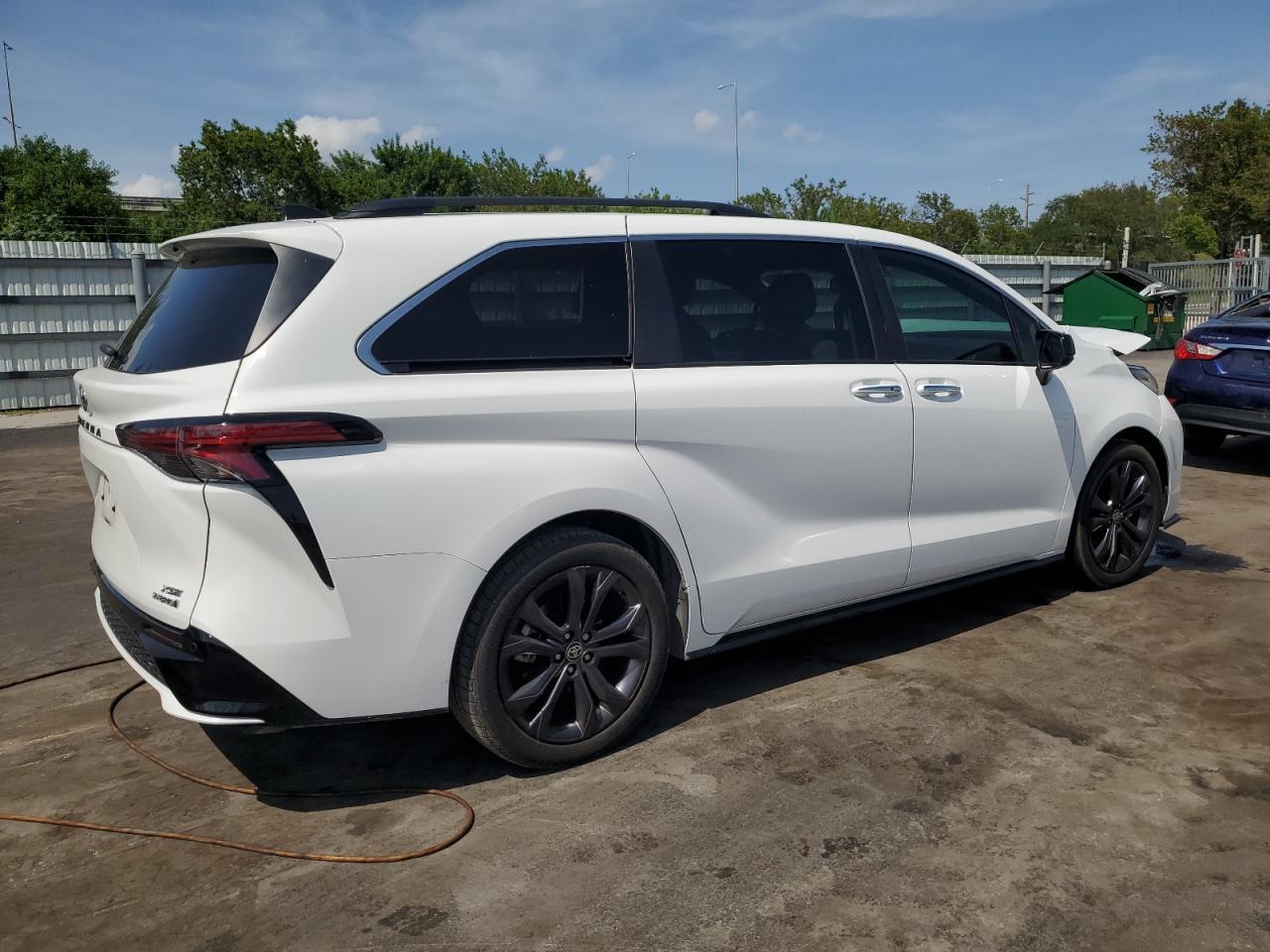 2022 Toyota Sienna Xse - Image 3