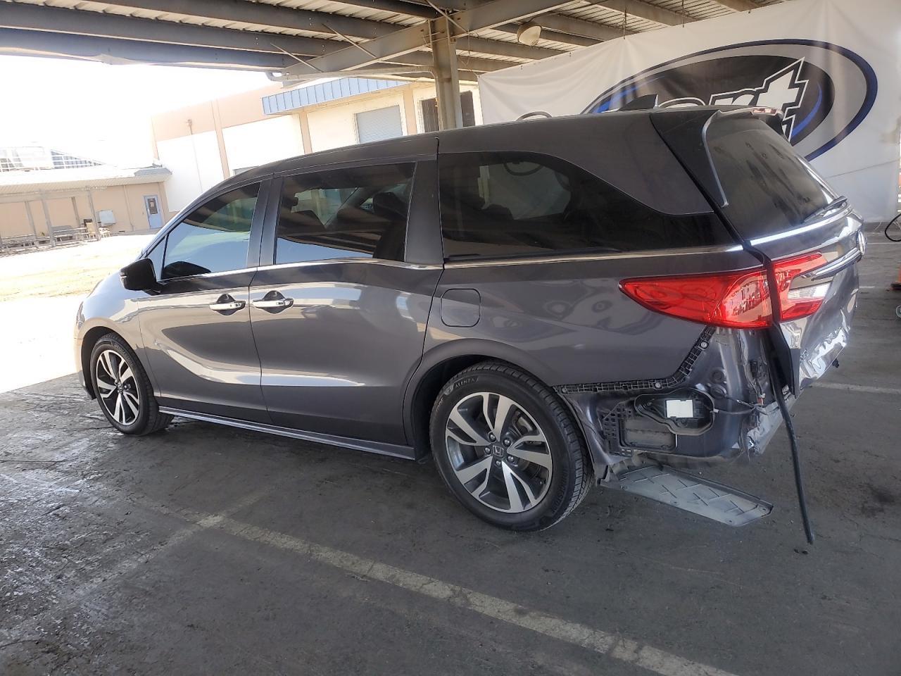 2022 Honda Odyssey Touring - Фото 2