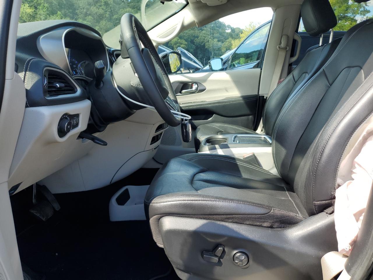 2022 Chrysler Pacifica Touring L - Image 7