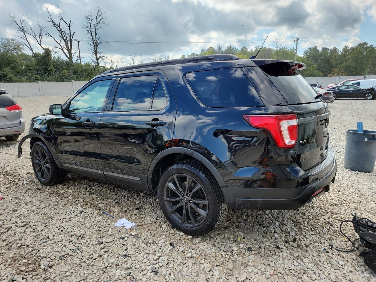 2018 Ford Explorer Xlt - Image 2