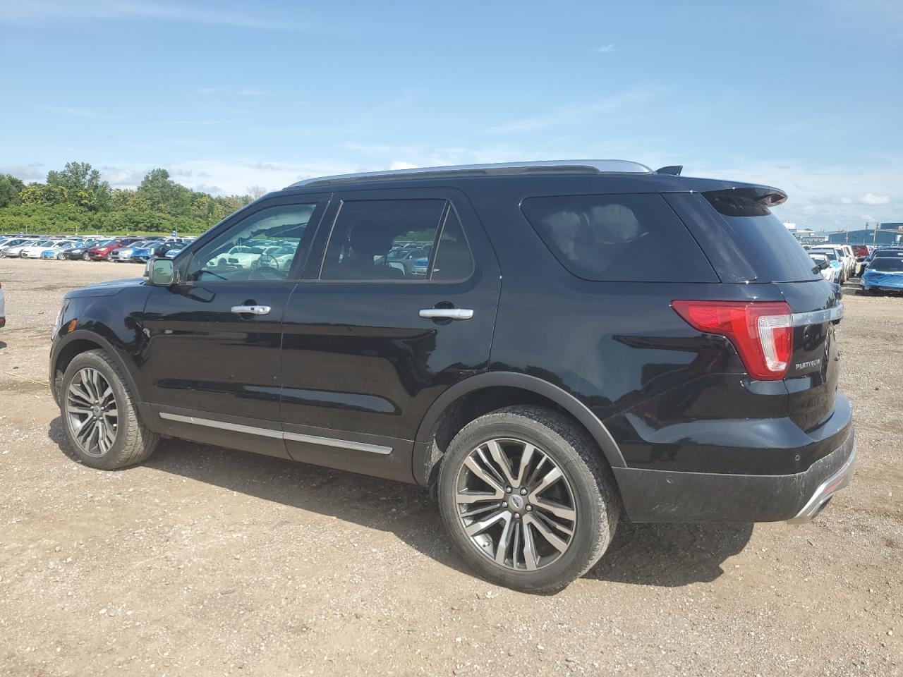 2017 Ford Explorer Platinum - Image 2