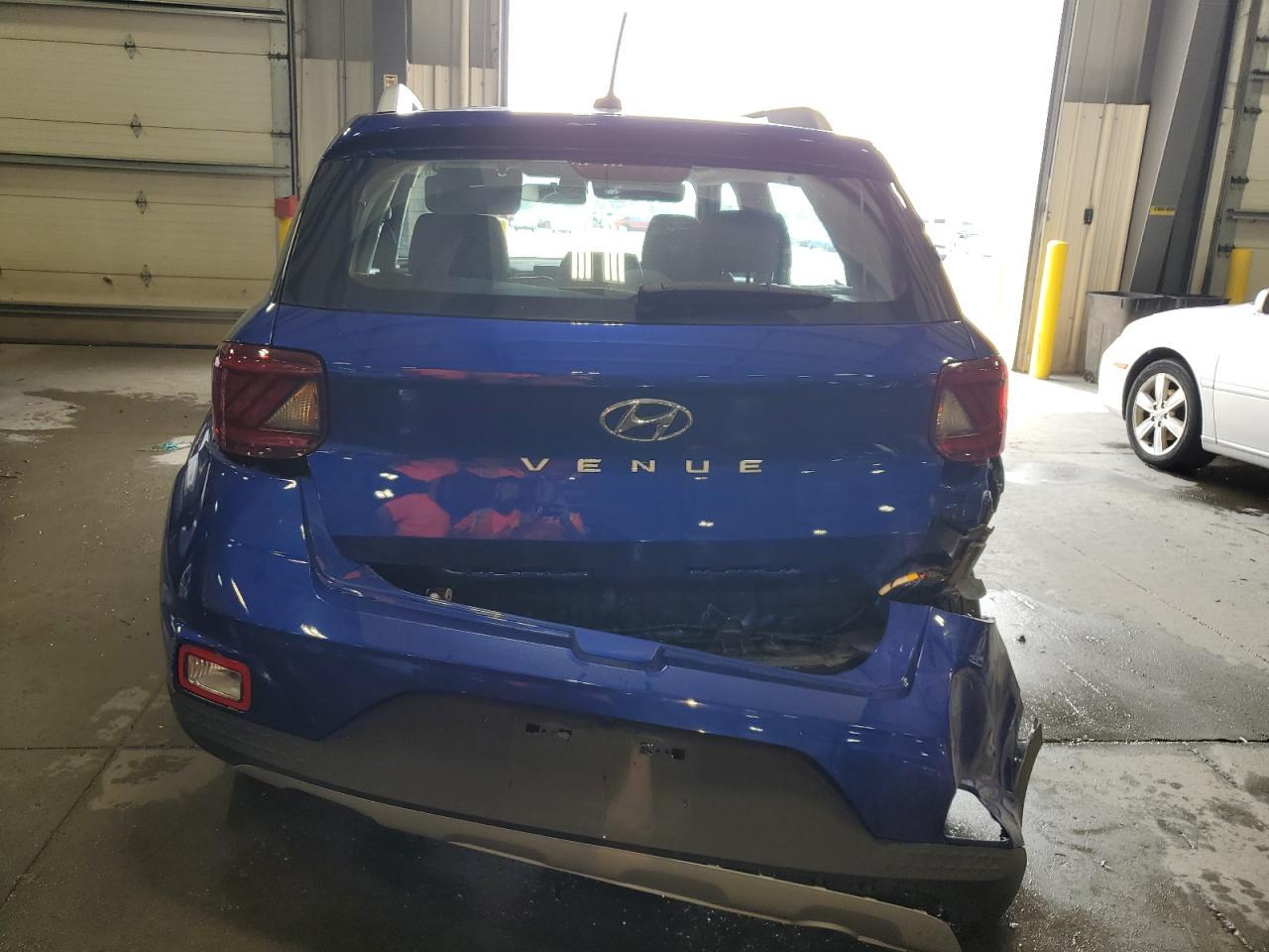 2023 Hyundai Venue Sel - Image 6