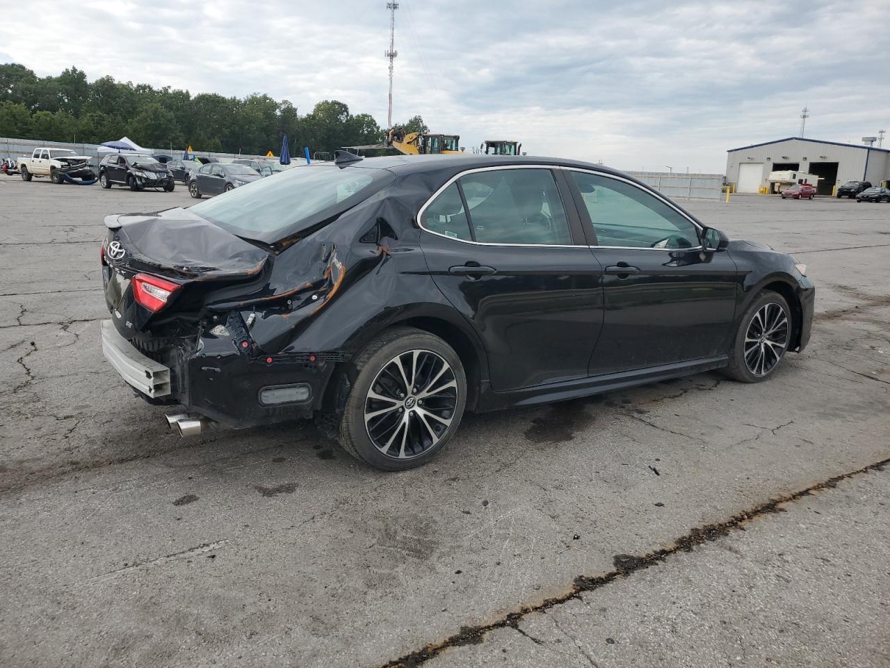 2020 Toyota Camry Se - Image 3