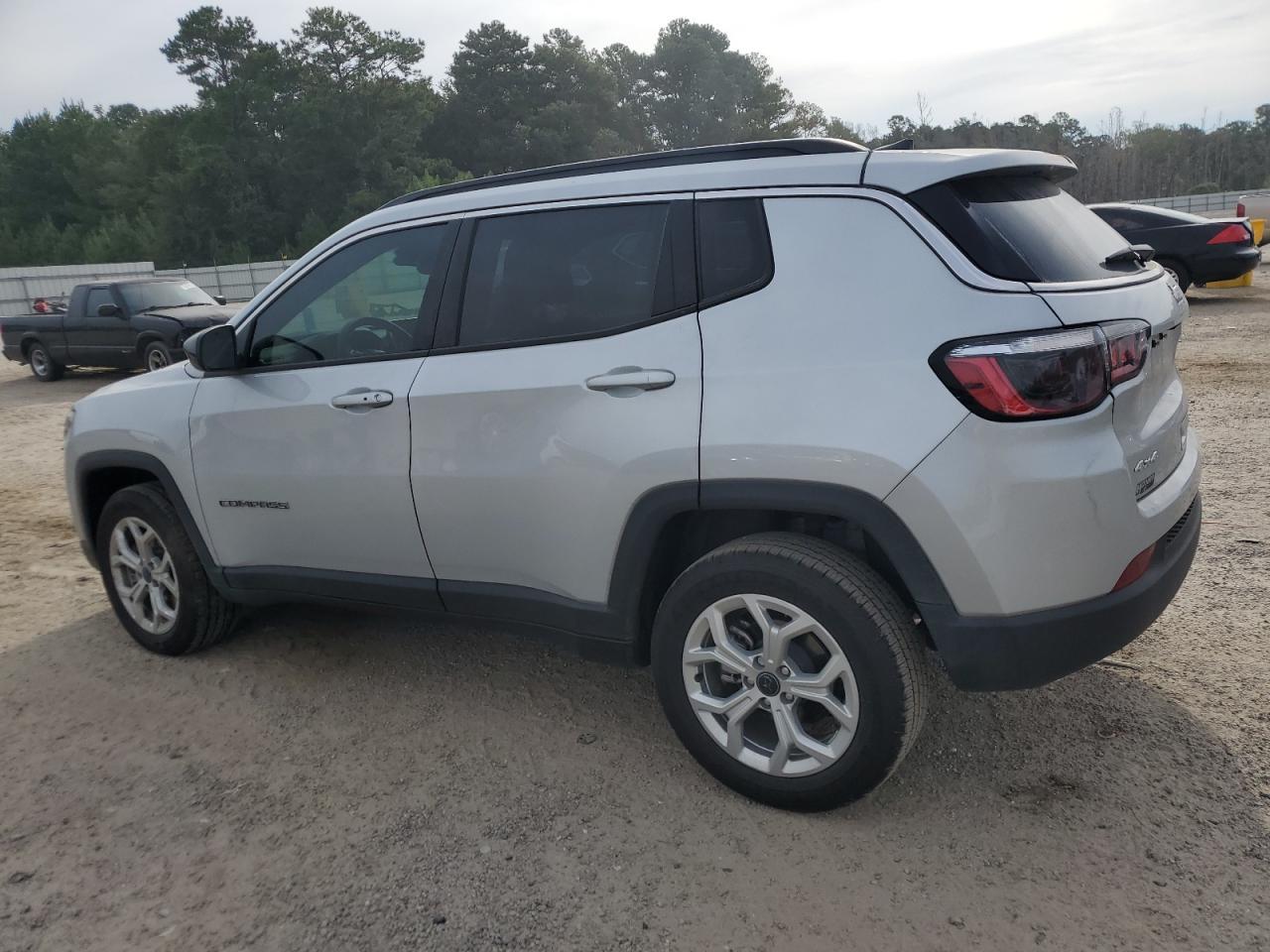 2025 Jeep Compass Latitude - Фото 2
