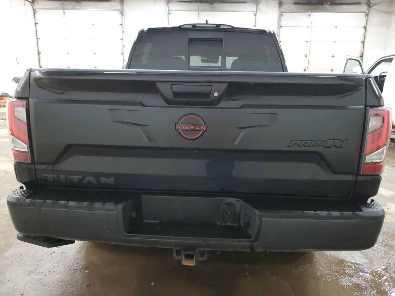 2024 Nissan Titan Pro-4X - Фото 6