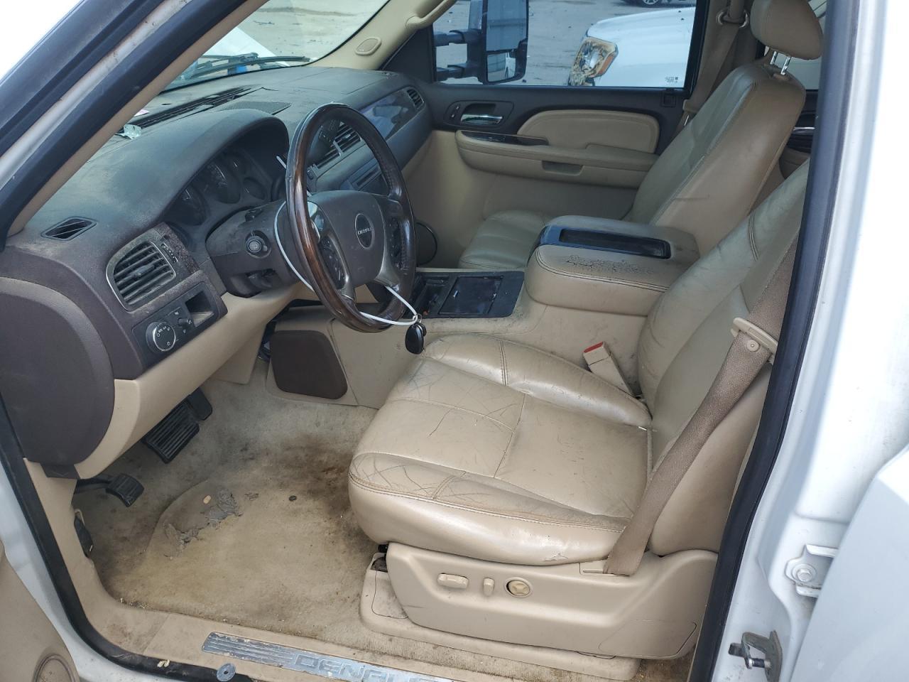 2007 GMC Yukon Denali - Image 7