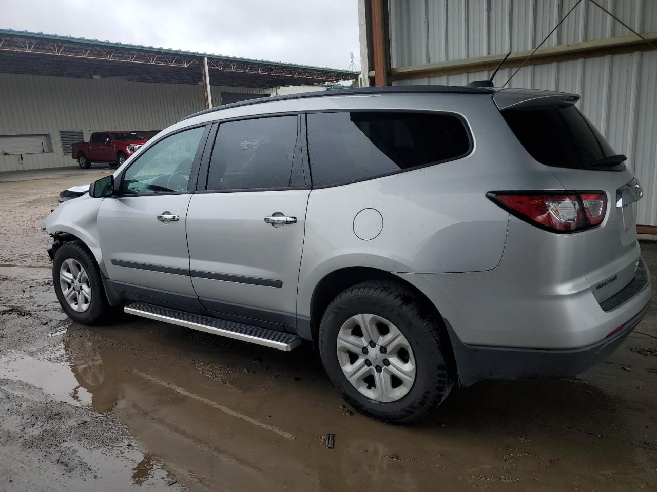 2017 Chevrolet Traverse Ls - Фото 2