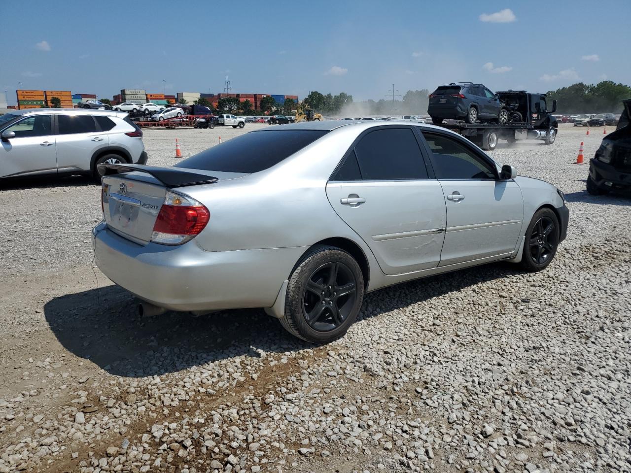 2005 Toyota Camry Le - Image 3