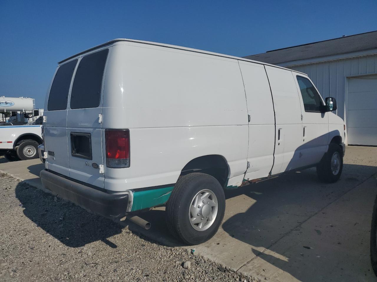 2012 Ford Econoline E250 Van - Фото 3