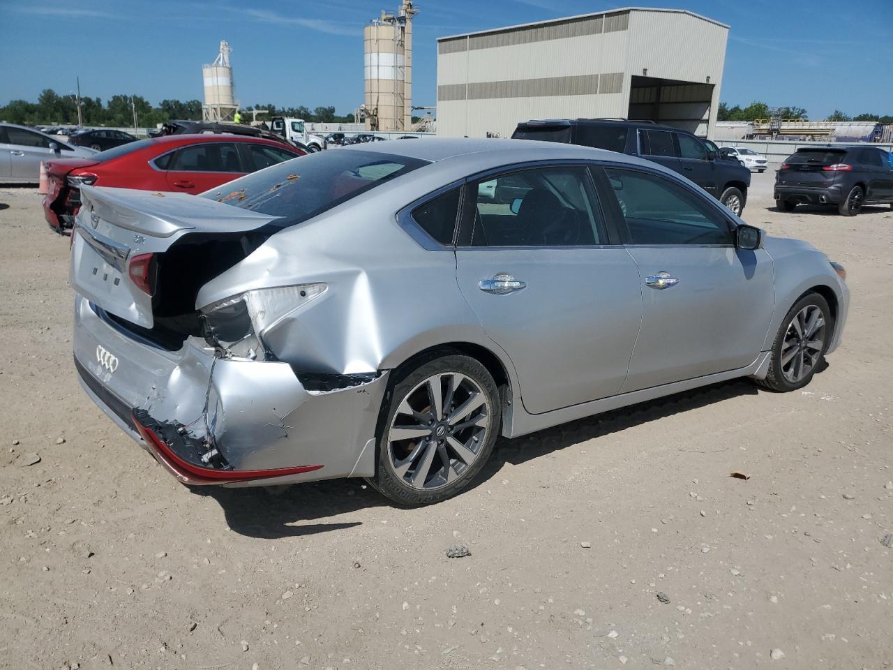 2017 Nissan Altima 2.5 - Image 3