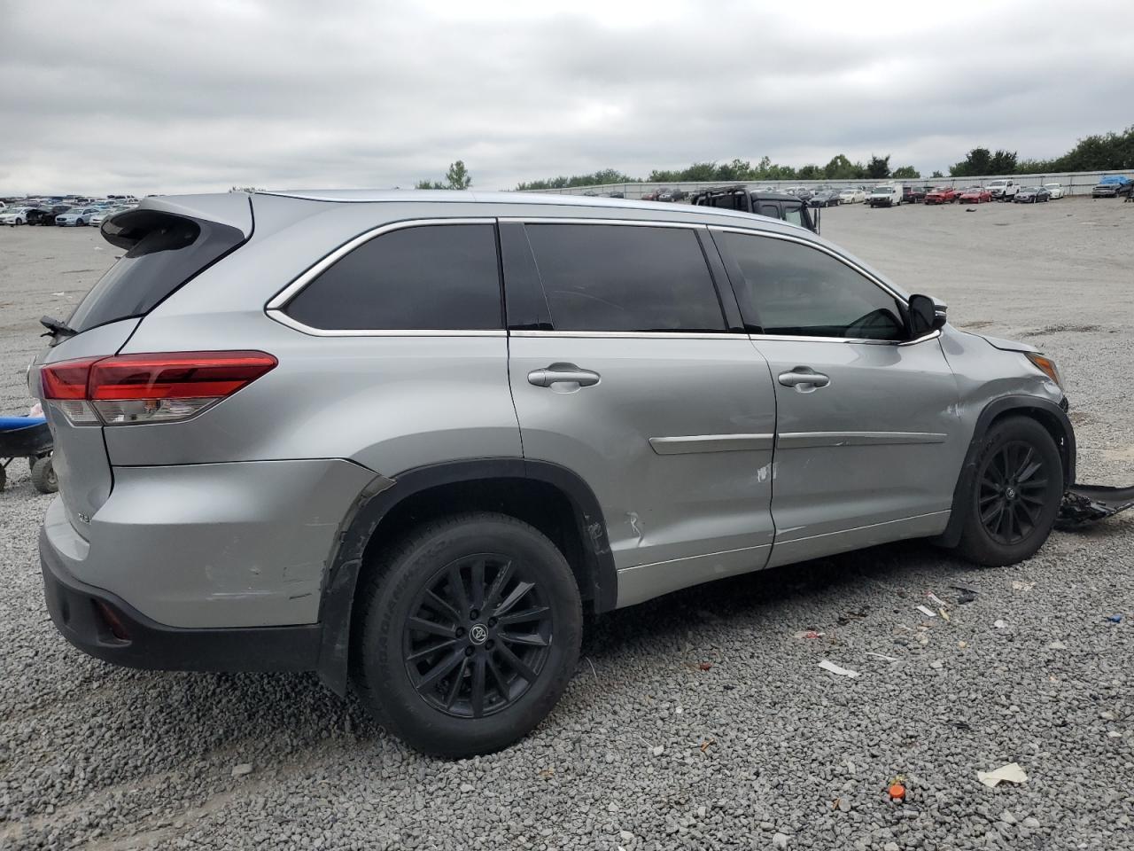 2018 Toyota Highlander Se - Image 3