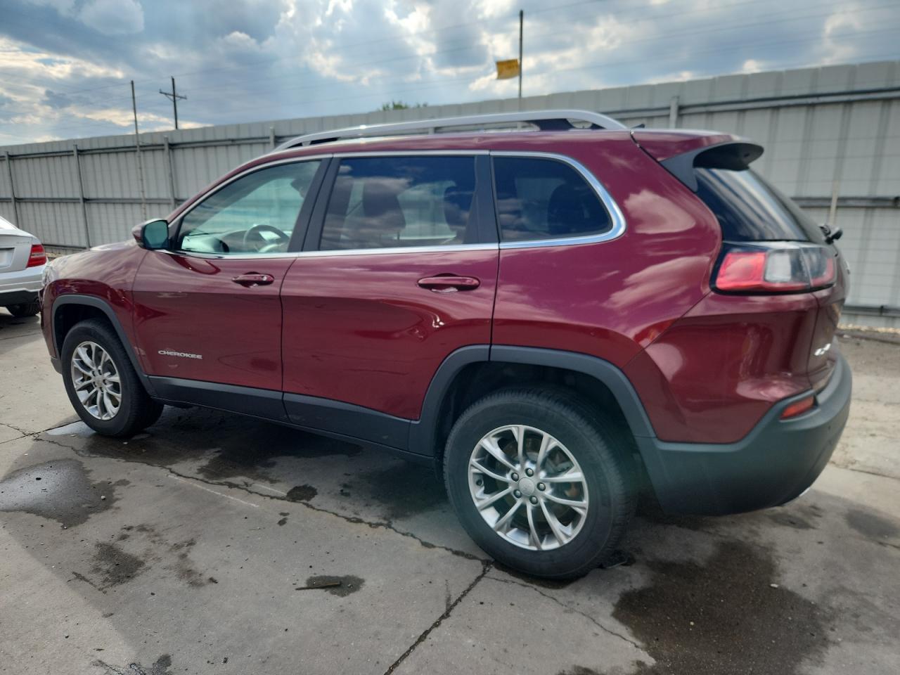 2019 Jeep Cherokee Latitude Plus - Image 2