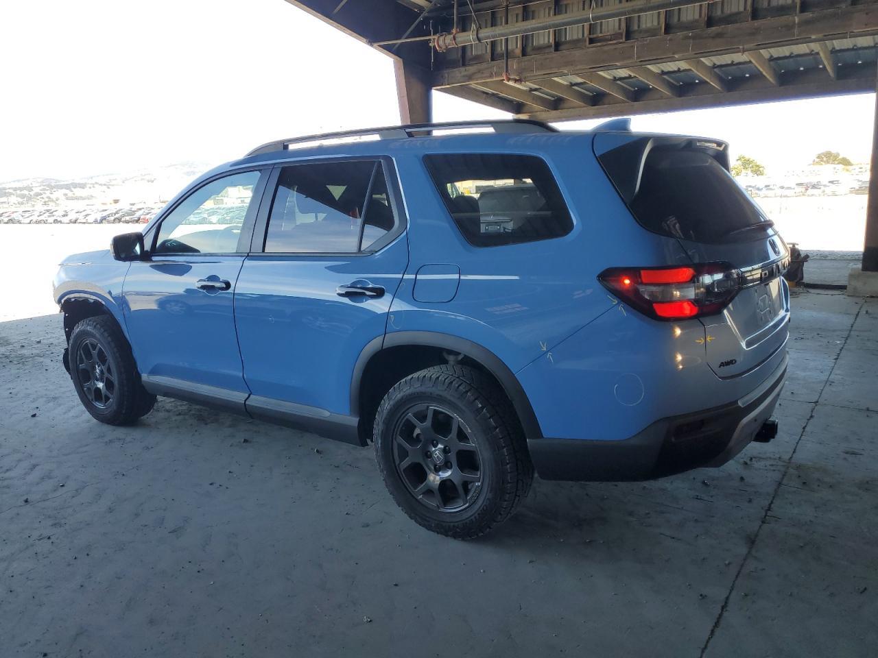 2024 Honda Pilot Trailsport - Image 2