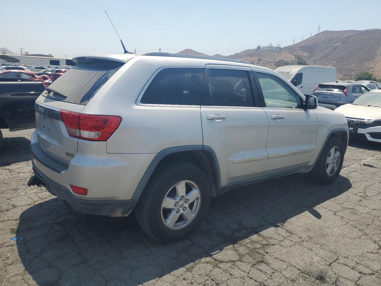 2011 Jeep Grand Cherokee Laredo - Image 3
