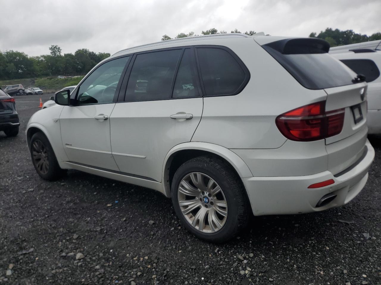 2011 BMW X5 xDrive50I - Image 2