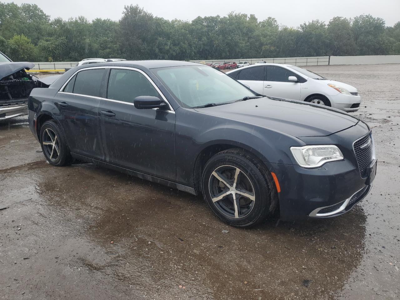2015 Chrysler 300 Limited - Image 4