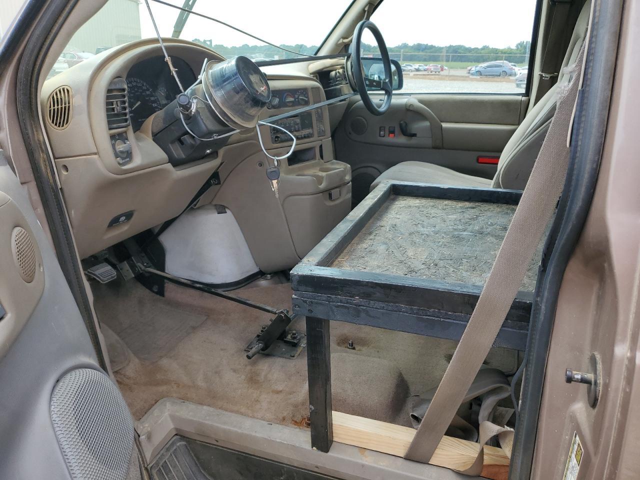 2005 Chevrolet Astro - Image 7