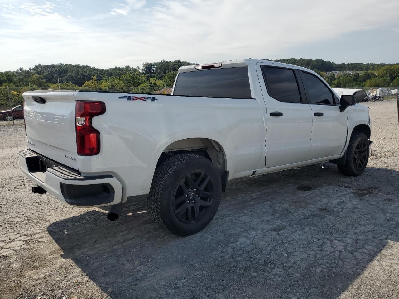 2022 Chevrolet Silverado K1500 Custom - Фото 3