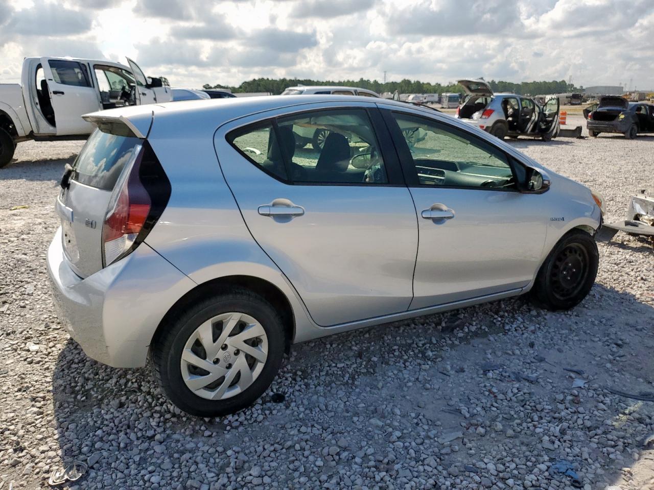 2015 Toyota Prius C - Фото 3