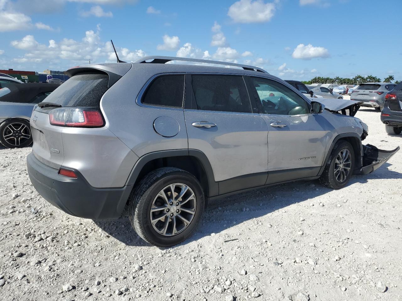 2019 Jeep Cherokee Latitude Plus - Image 3