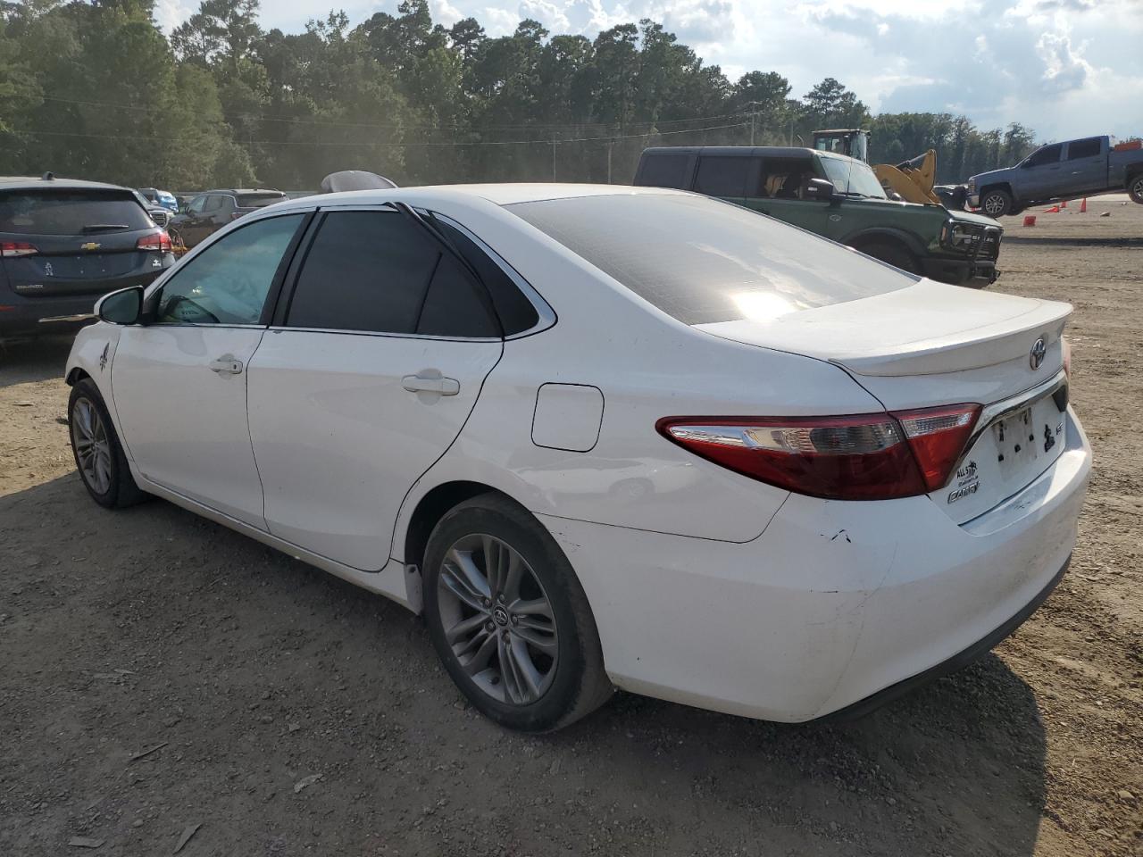 2015 Toyota Camry Le - Фото 2