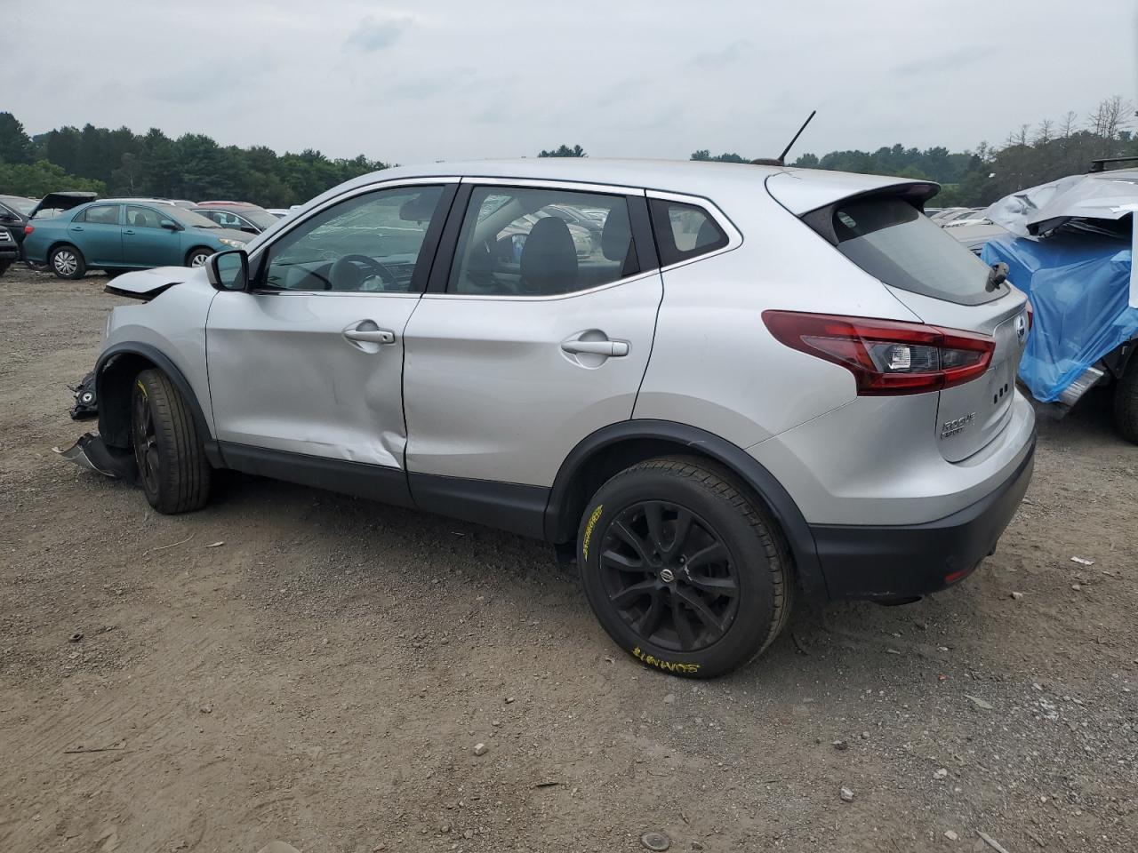 2021 Nissan Rogue Sport S - Фото 2