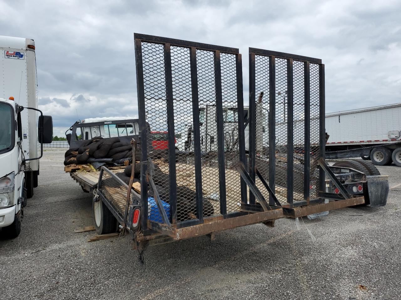 2019 Isuzu Npr-Hd Crew Cab Flatbed Truck - Image 3