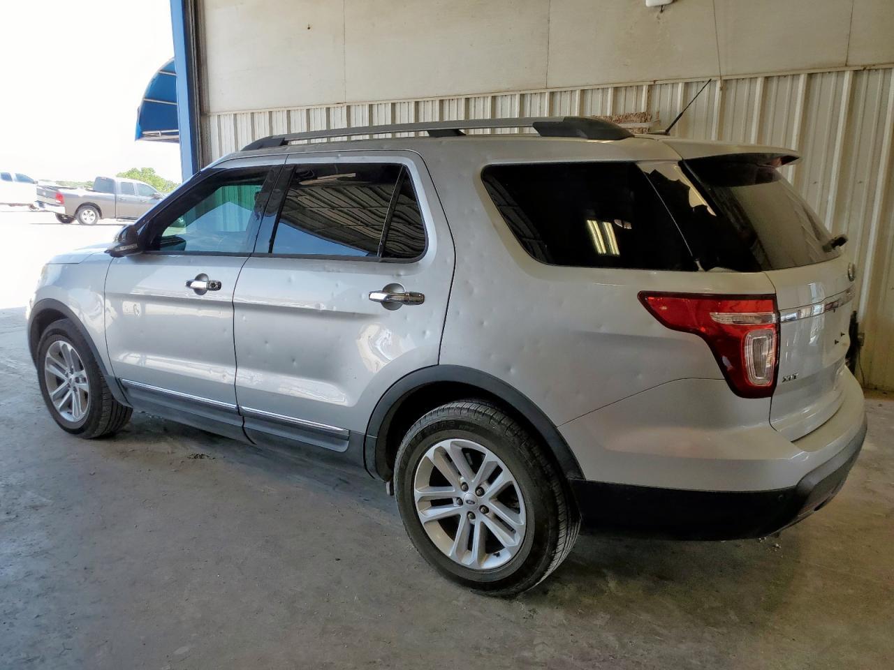 2015 Ford Explorer Xlt - Image 2