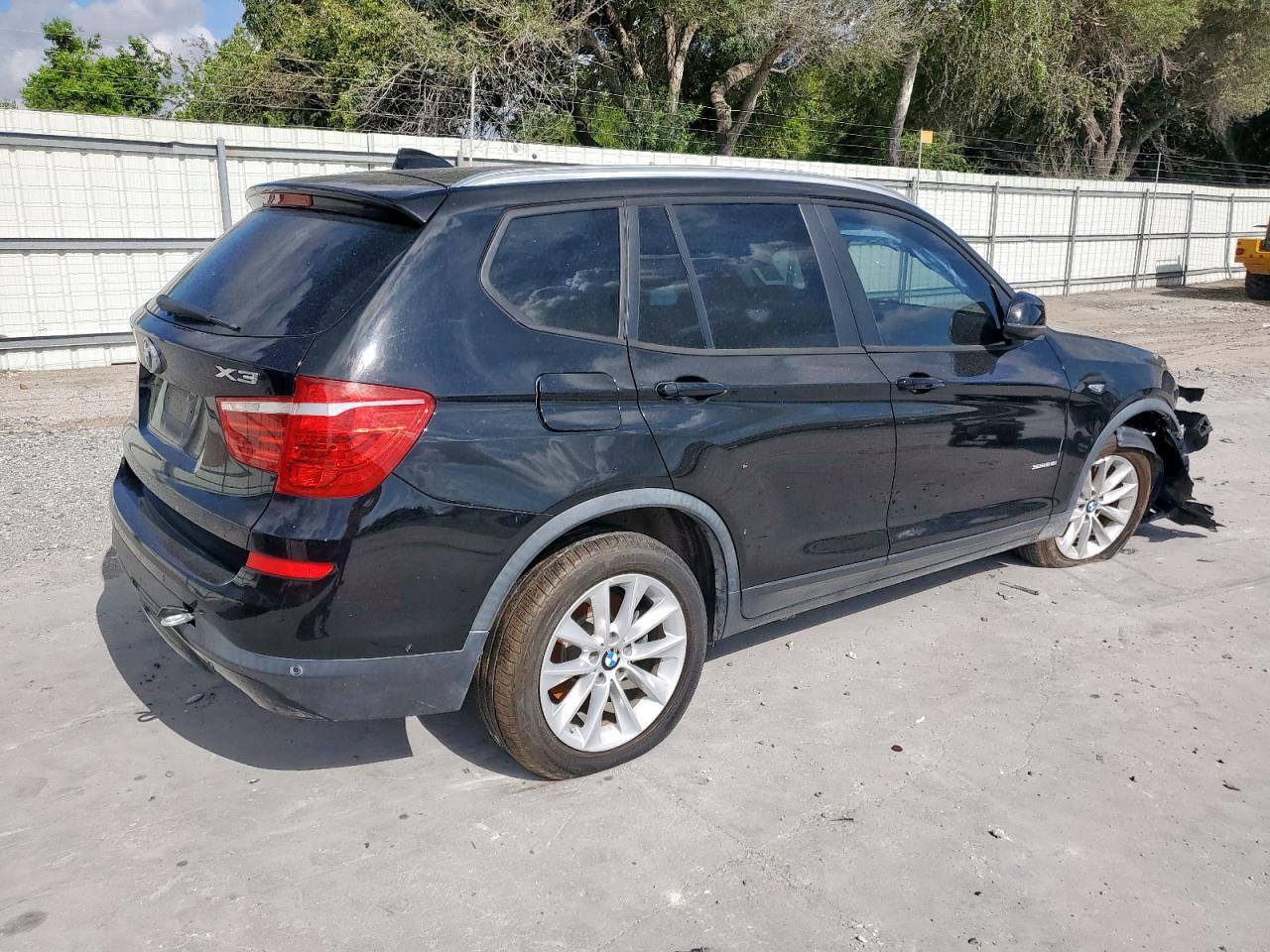 2017 BMW X3 Sdrive28I - Фото 3