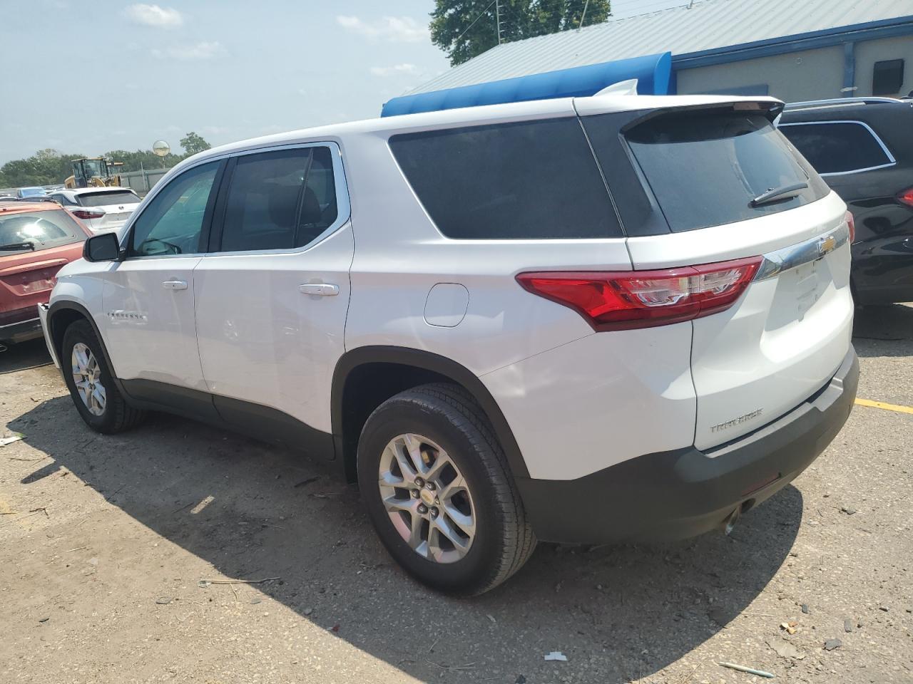 2021 Chevrolet Traverse Ls - Фото 2