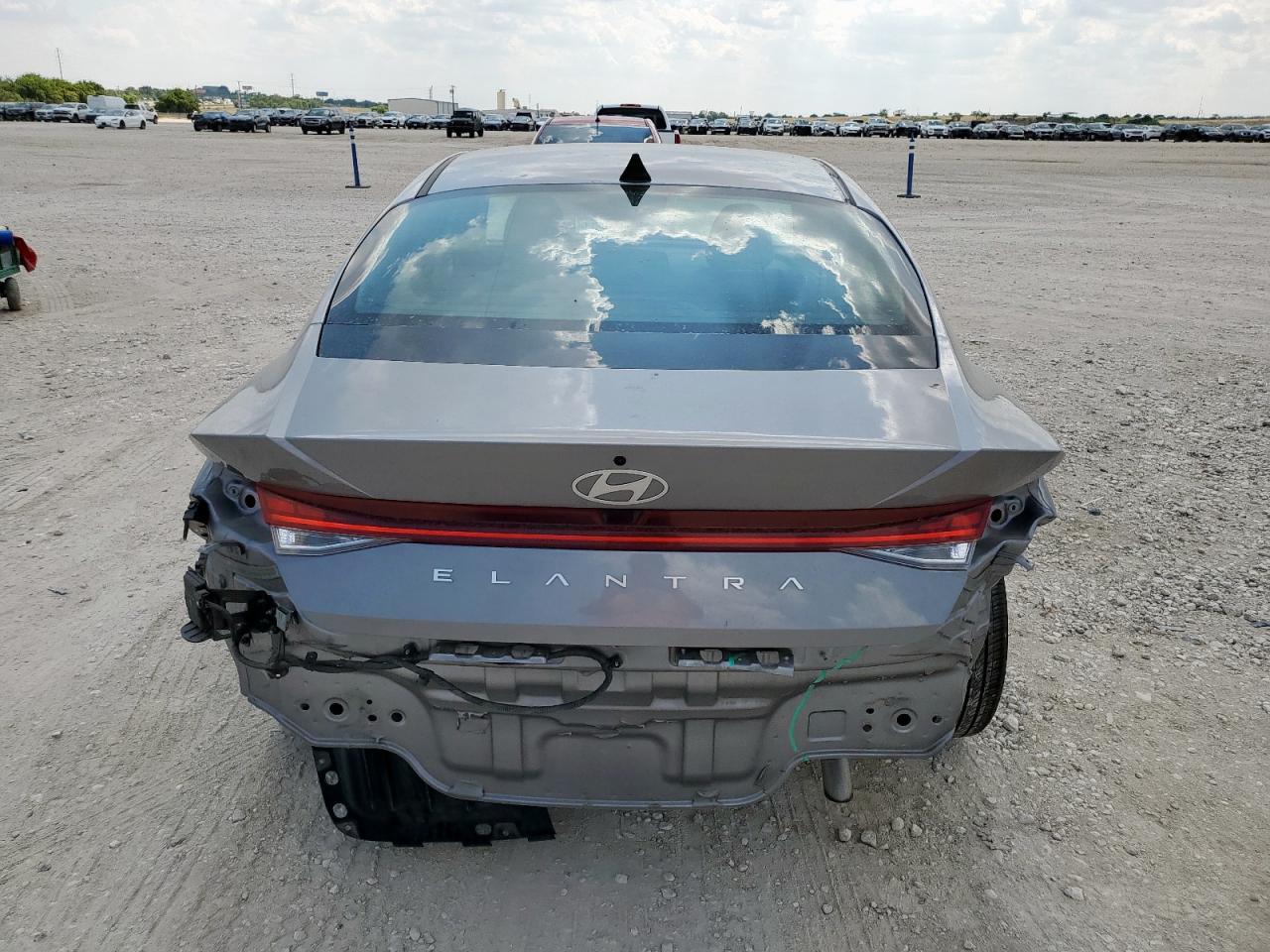 2025 Hyundai Elantra Sel - Фото 6