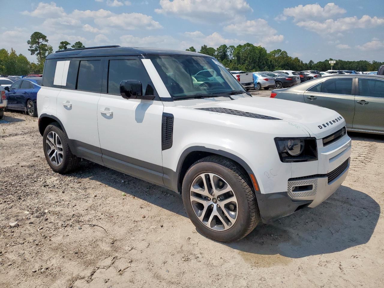 2025 Land Rover Defender 110 S - Фото 4